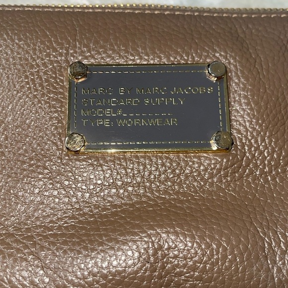 Marc by Marc Jacobs Brown Leather Wristlet - Picture 10 of 15